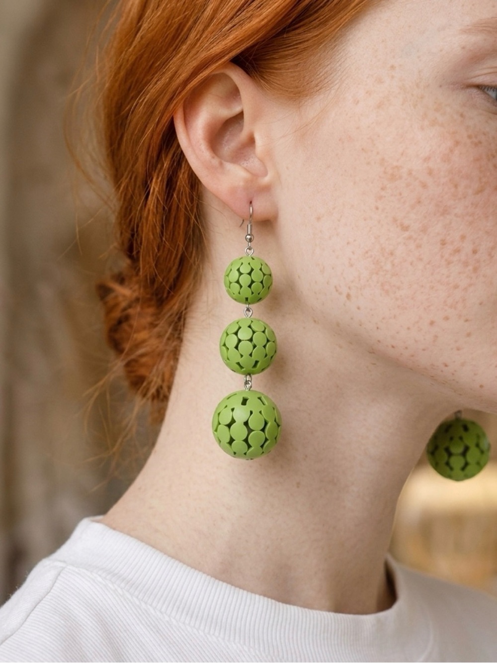 Green Triple-Sphere Dangle Earrings NWT Light Weight Metal NWT